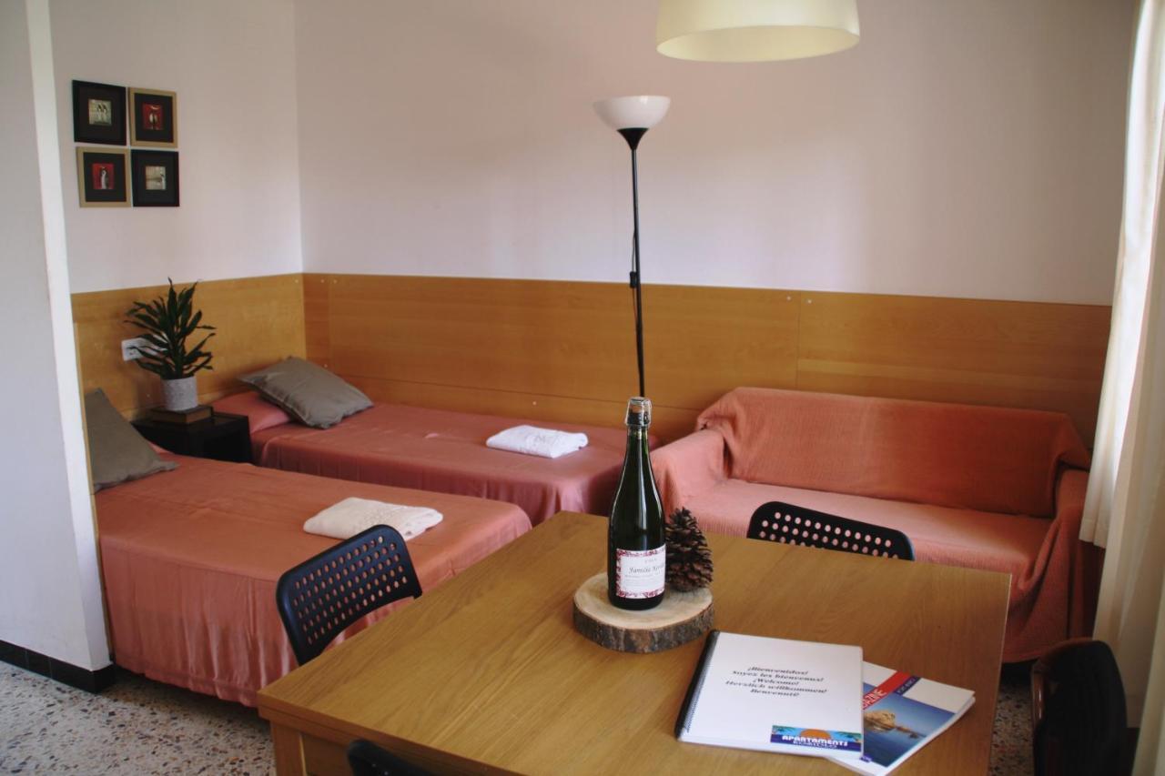 Apartaments Margarita Sabina Pinell Platja d'Aro Esterno foto